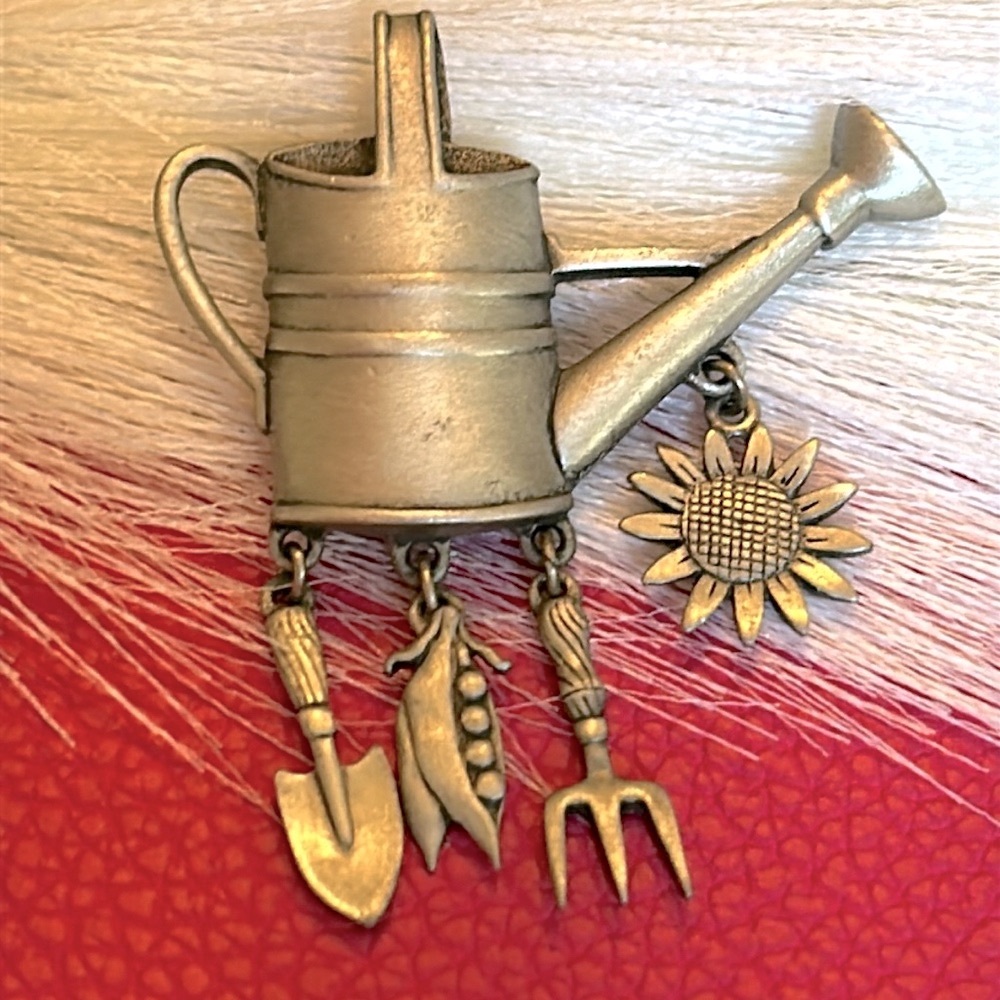 JJ Gardening Pin